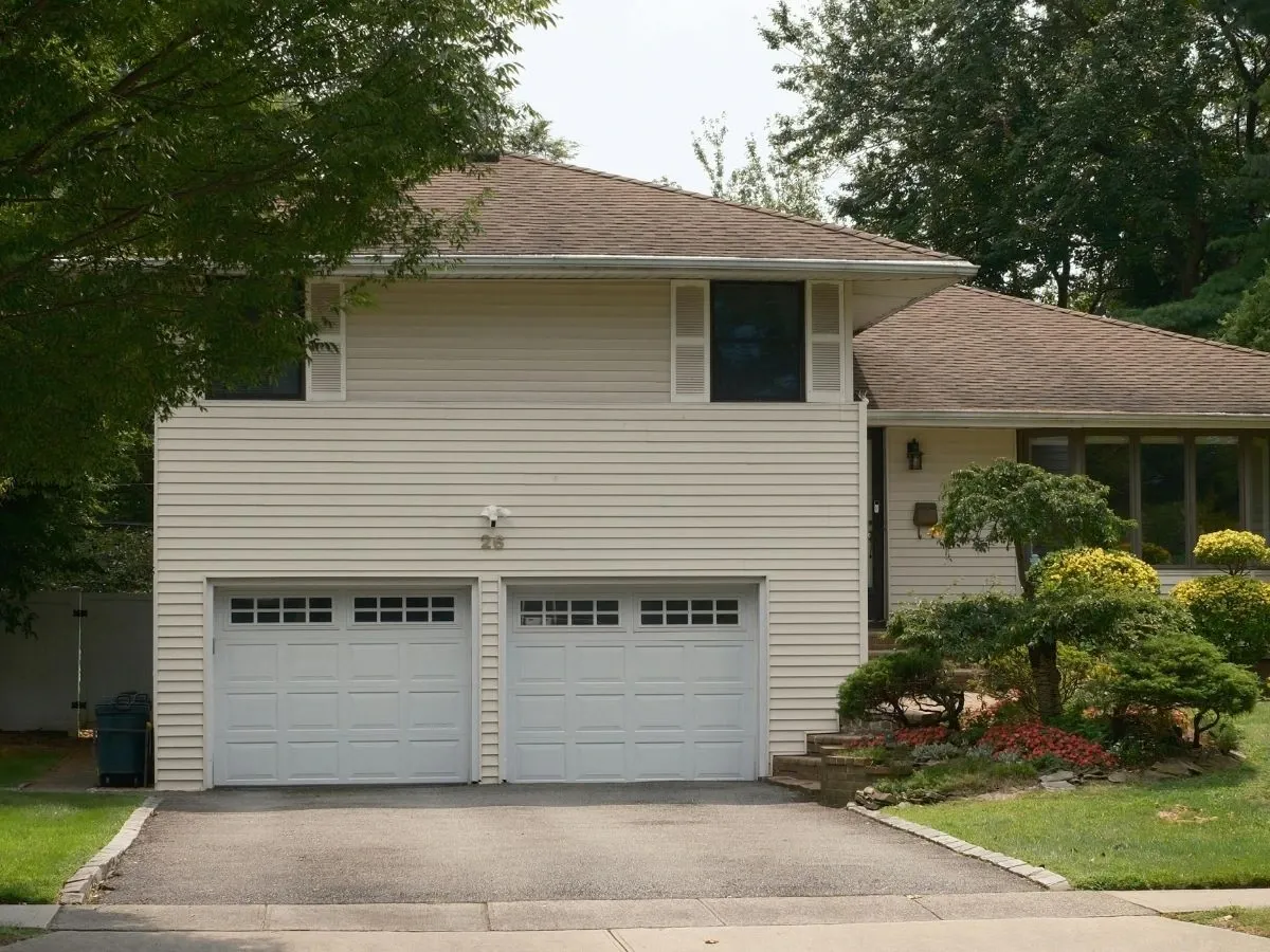 Choosing the Right Garage Door for Your Home
